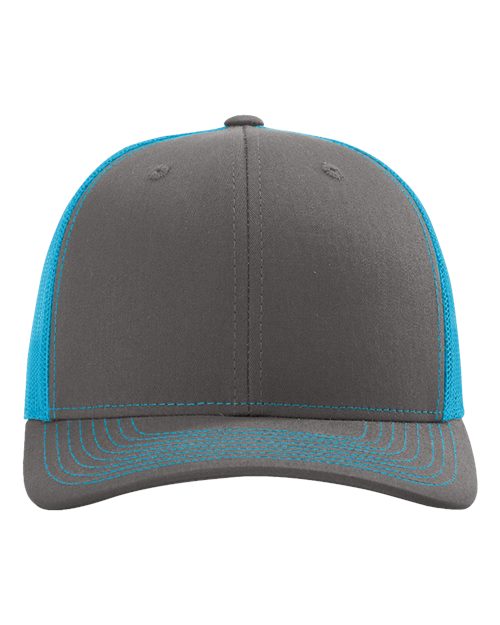 Baseball cap in dark gray with bright blue side panels and multicolor striped brim