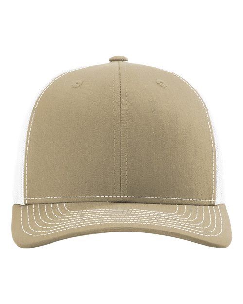 Baseball cap in tan-beige with light gray/white contrast brim and stitching